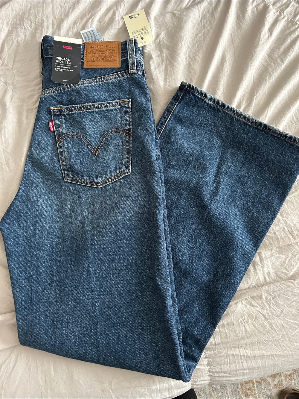 Levi’s Premium Ribcage Wideleg Dark Wash Jeans 27x32